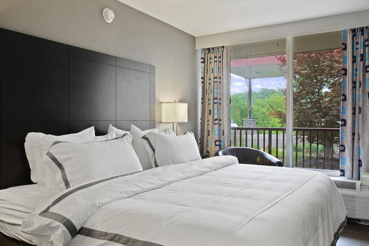 The At Of The Hotel Lake Ozark