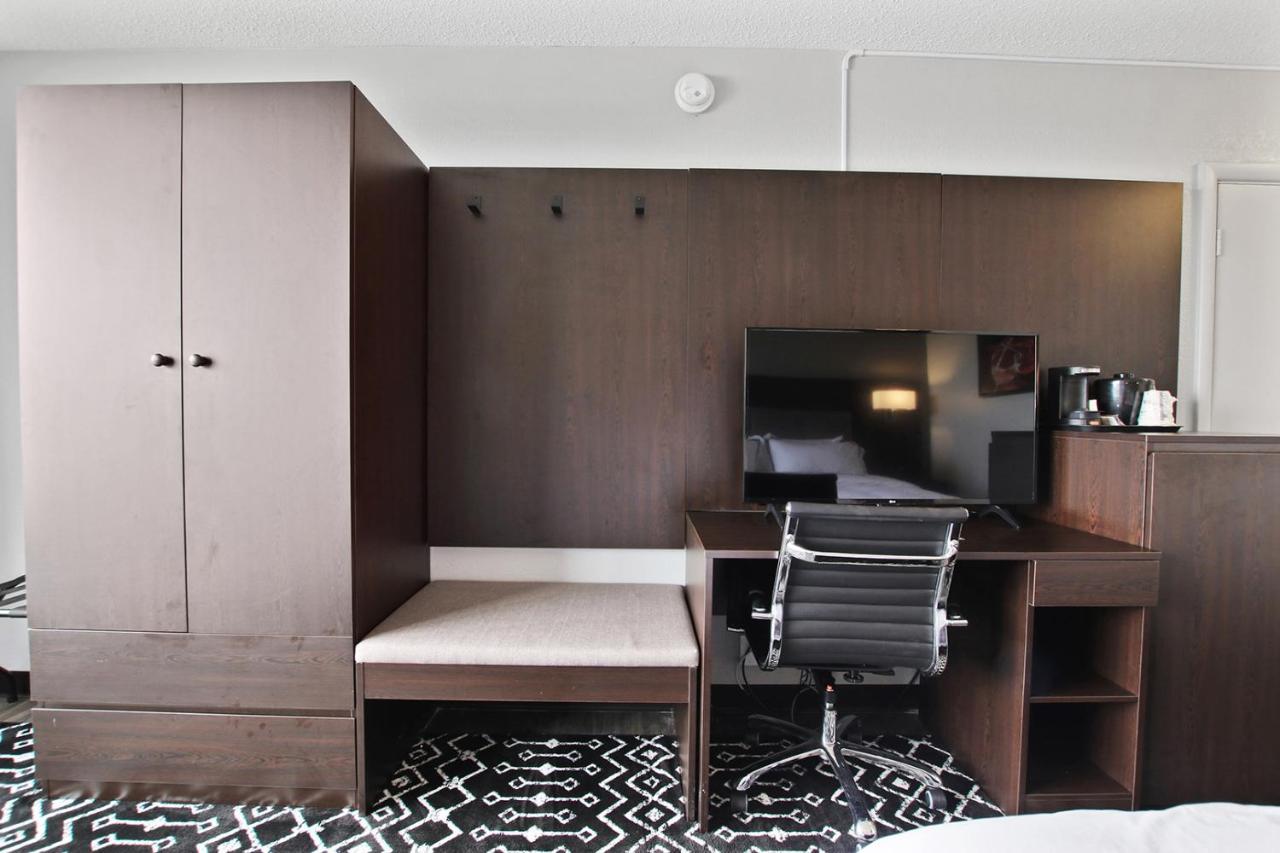 The At Of The Hotel 3*