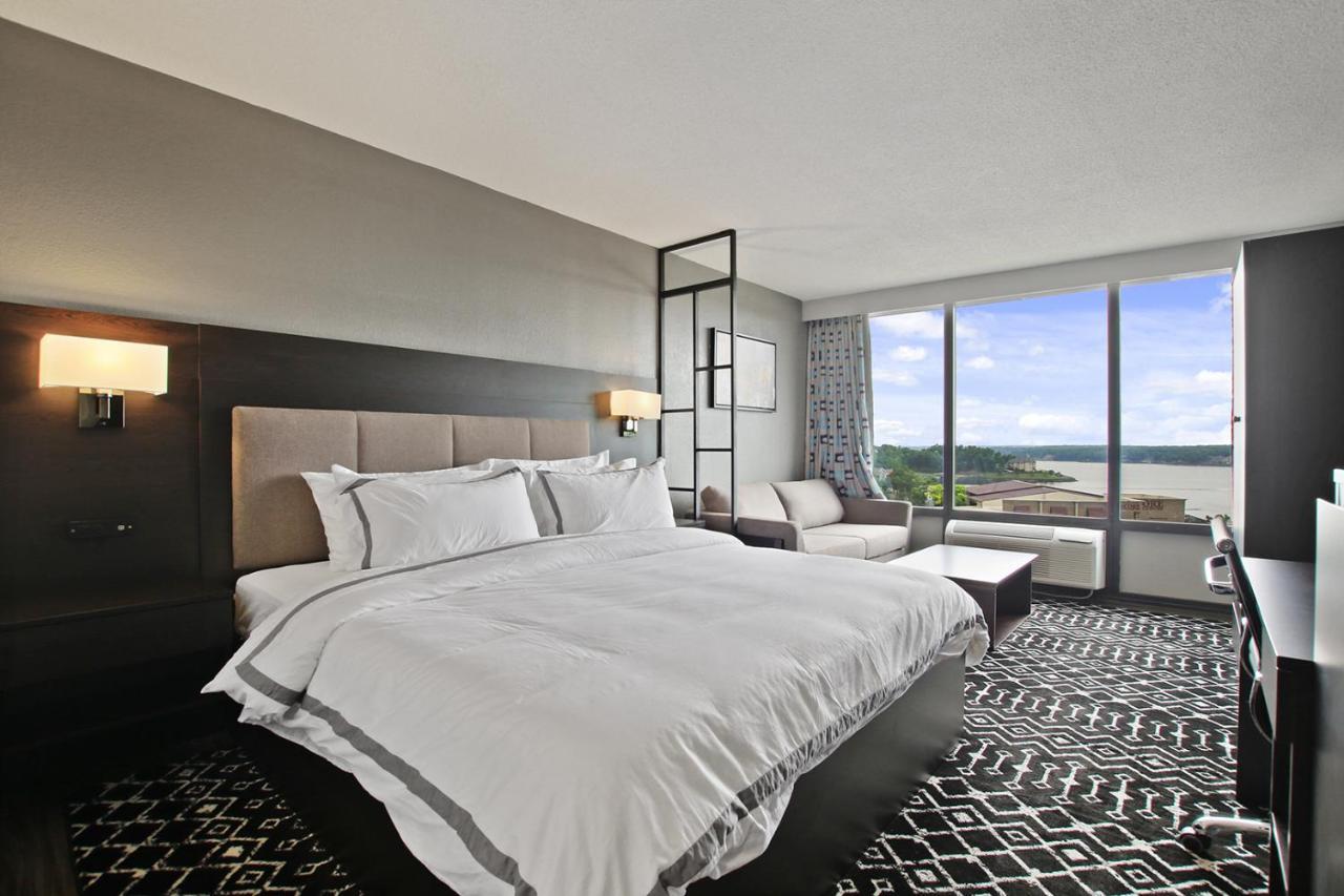 The At Of The Hotel 3*